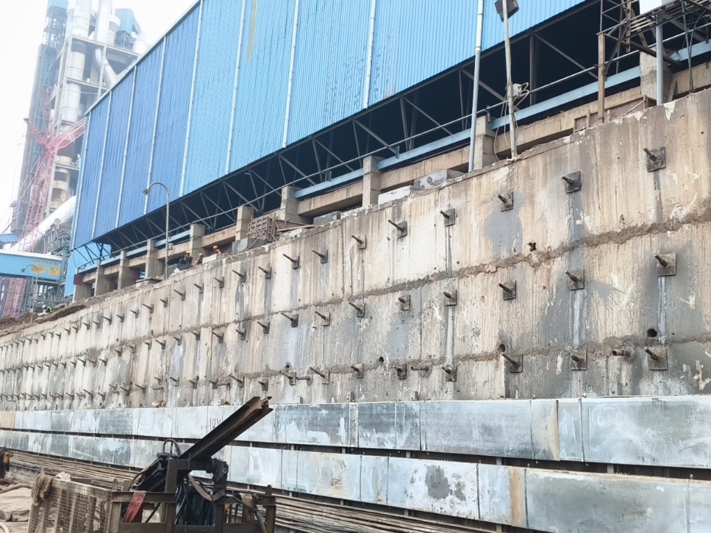 High Industrial Concrete Retaining Wall Soil Nailing